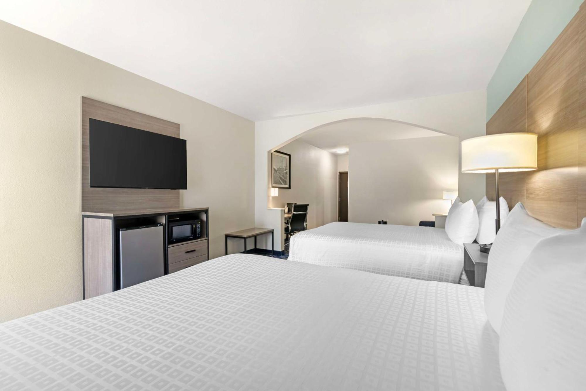 Best Western Savannah Airport Inn & Suites Pooler Exterior photo