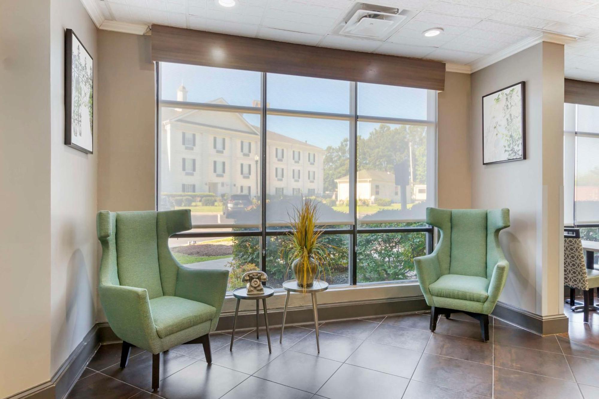 Best Western Savannah Airport Inn & Suites Pooler Exterior photo