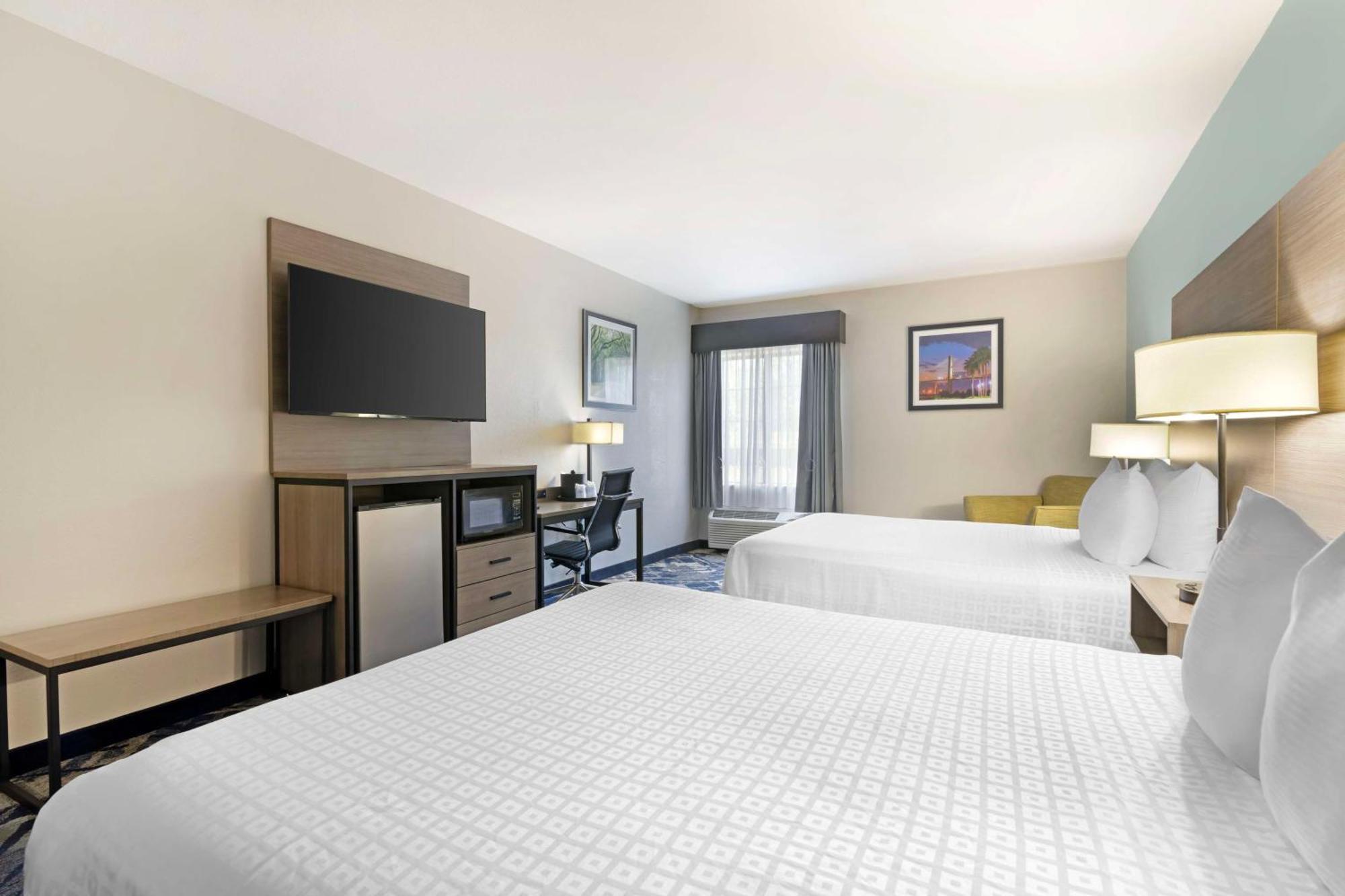 Best Western Savannah Airport Inn & Suites Pooler Exterior photo