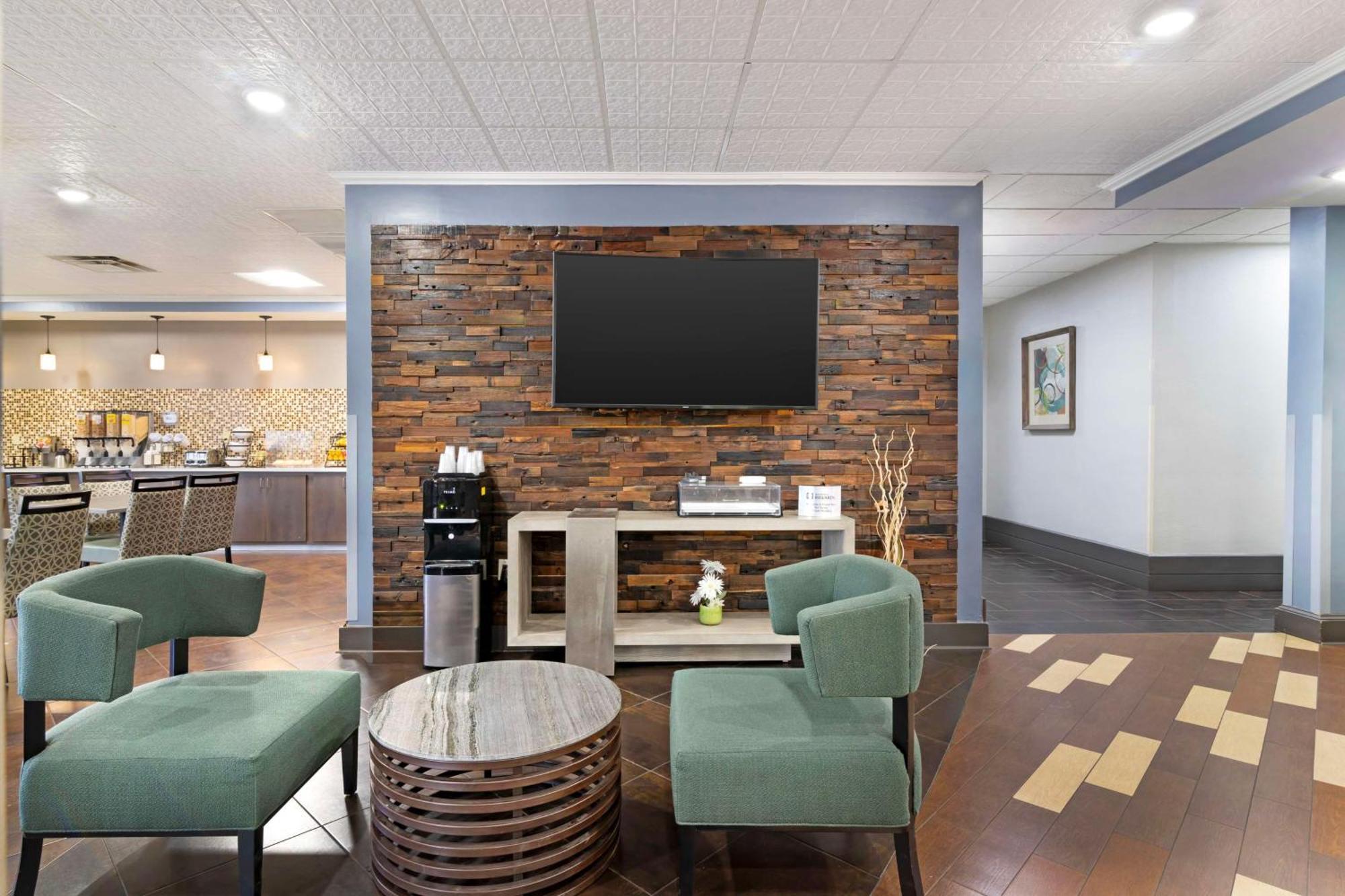 Best Western Savannah Airport Inn & Suites Pooler Exterior photo