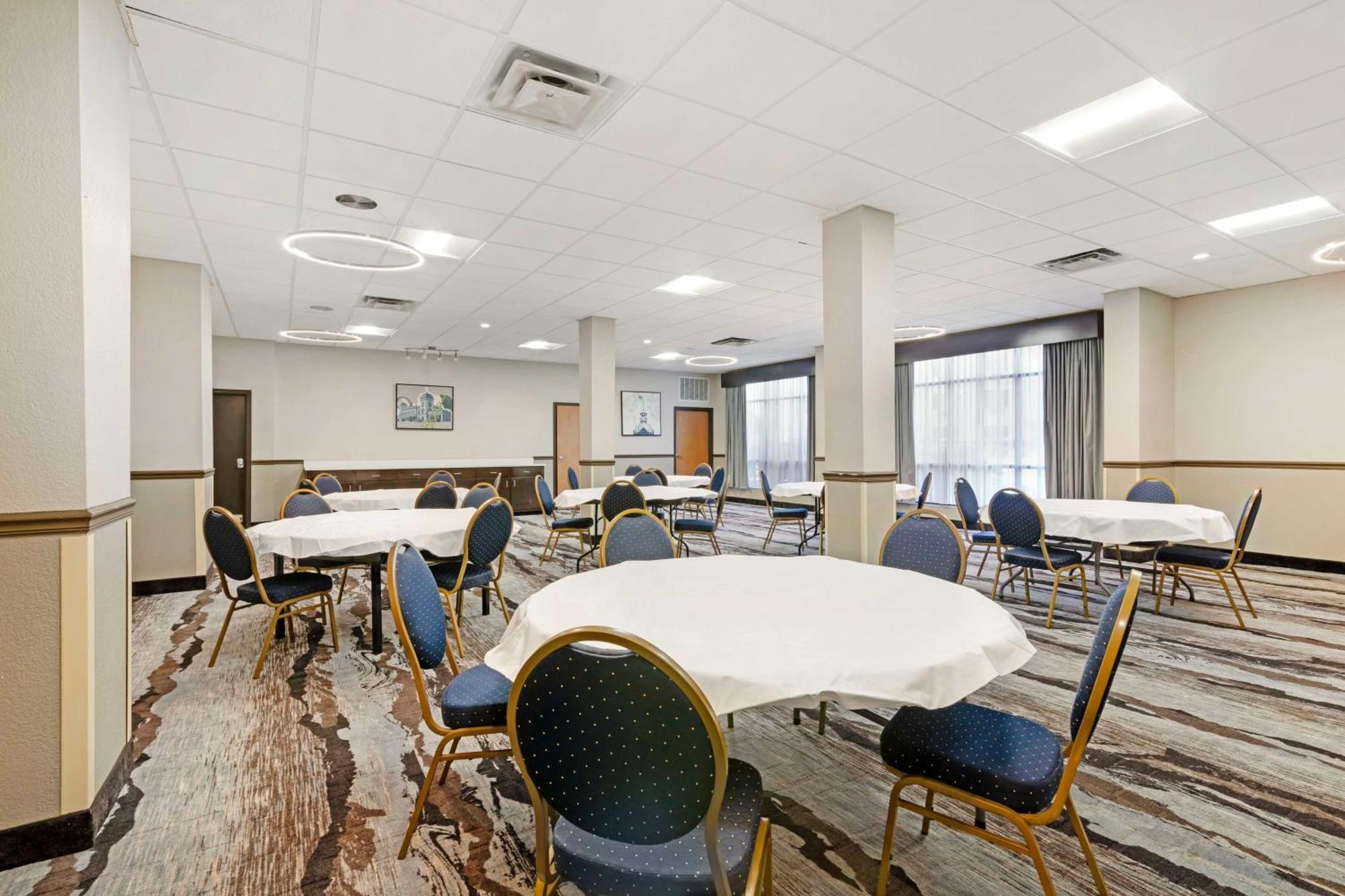 Best Western Savannah Airport Inn & Suites Pooler Exterior photo