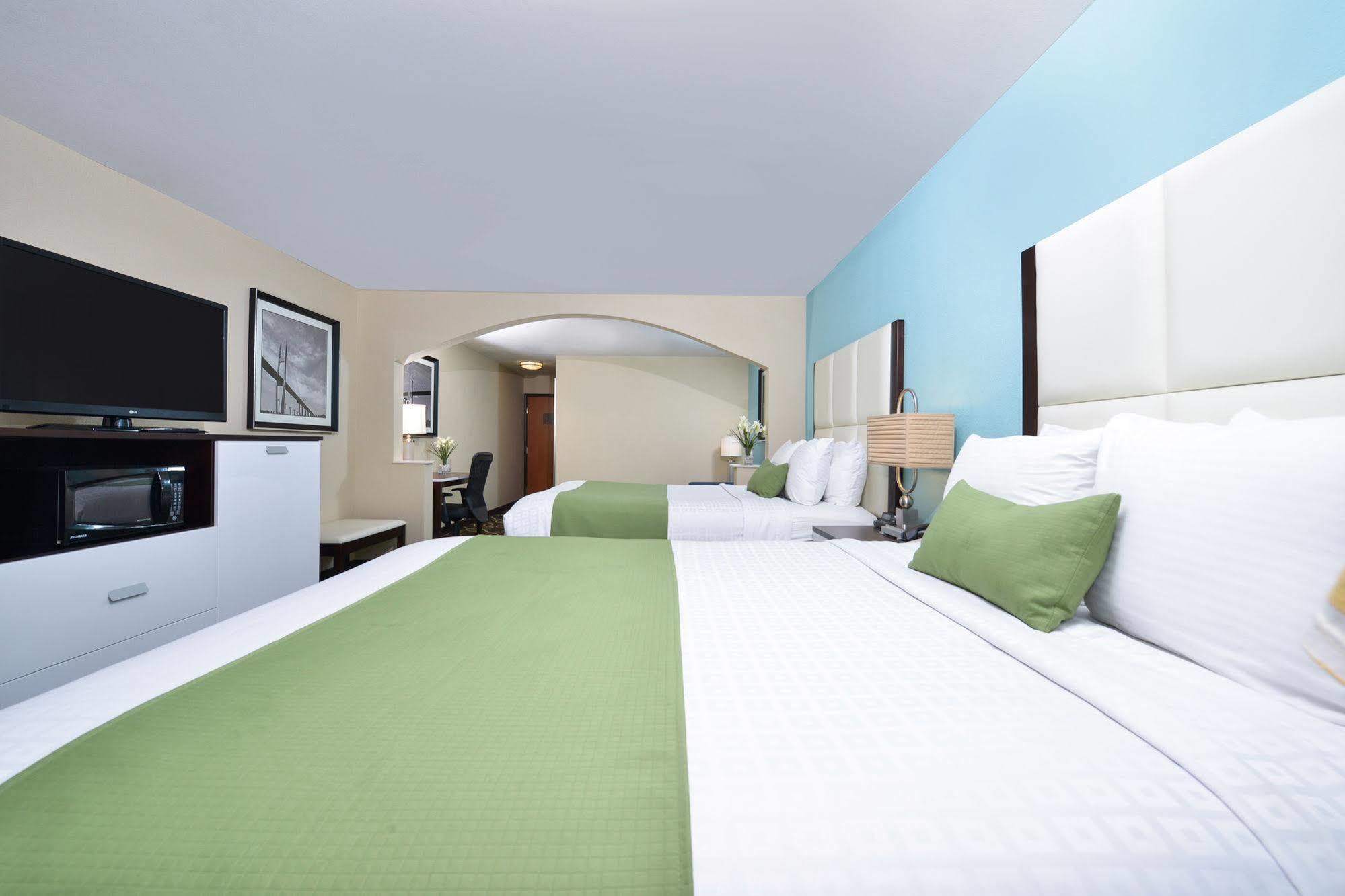 Best Western Savannah Airport Inn & Suites Pooler Exterior photo